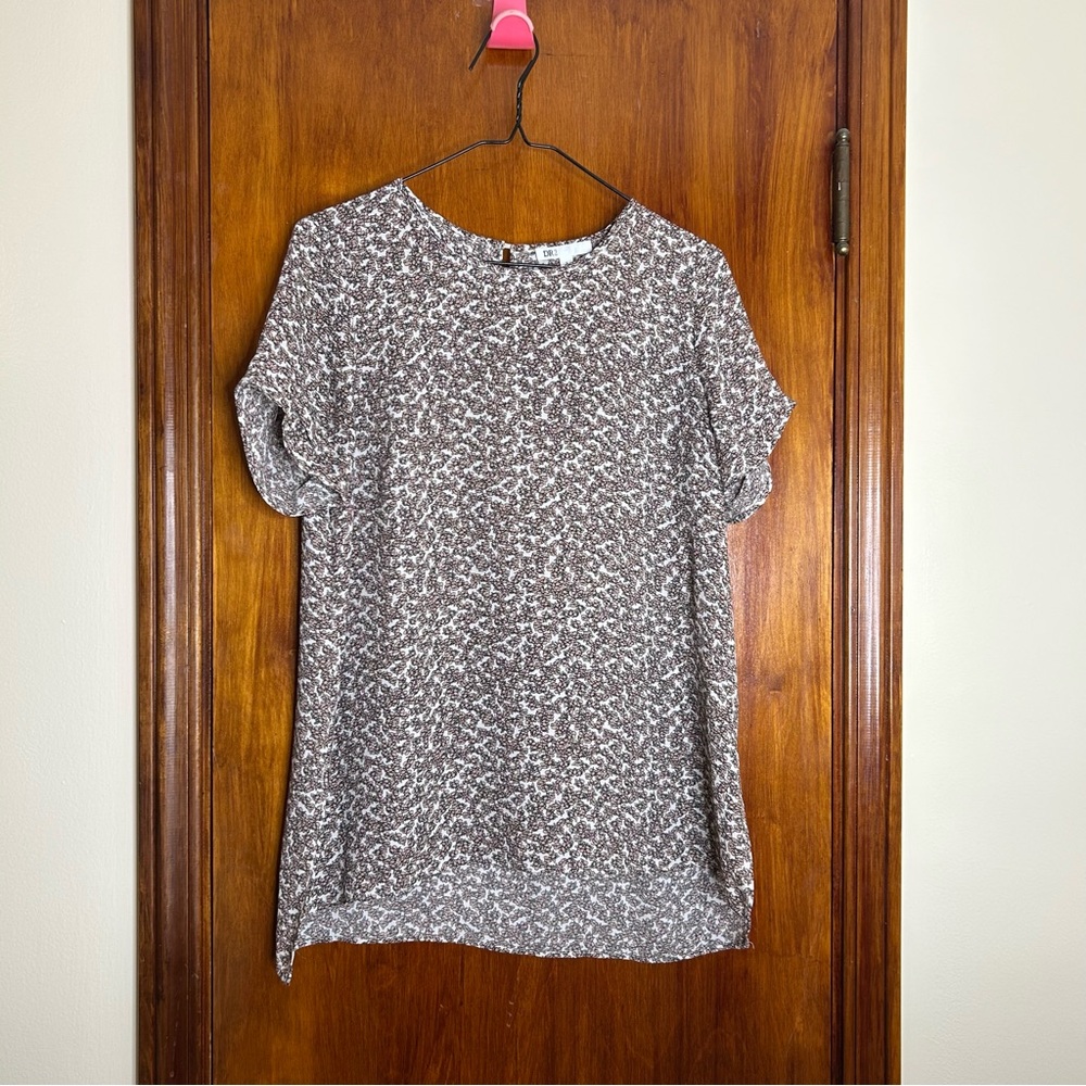 DR2 Floral Print Shirt Ditsy Flower Pattern Short Sleeve Top Tan White Black